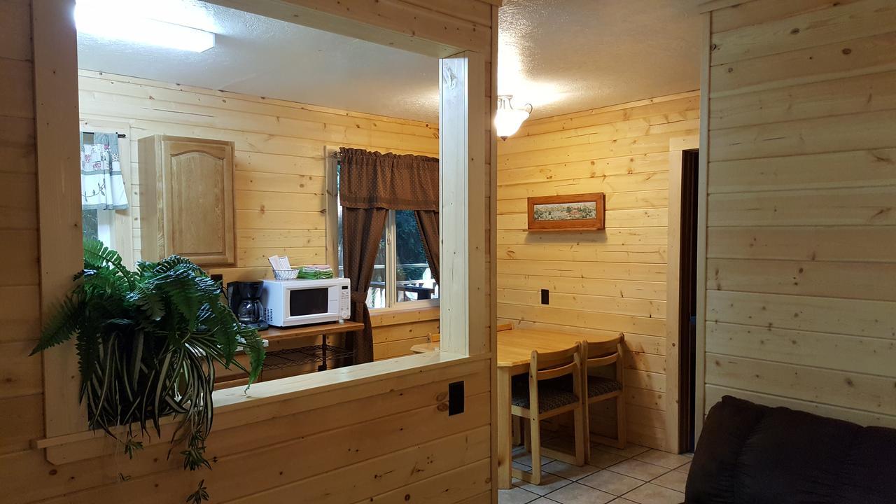 Emerald Forest Cabins Trinidad Eksteriør billede