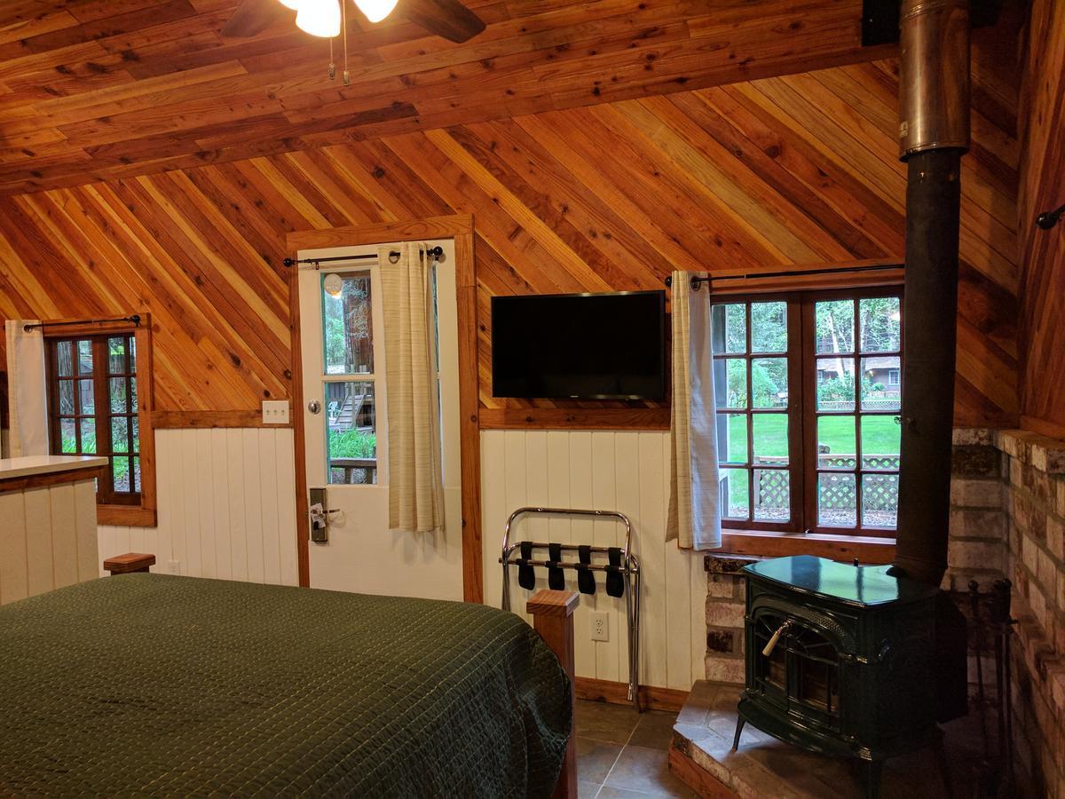Emerald Forest Cabins Trinidad Eksteriør billede