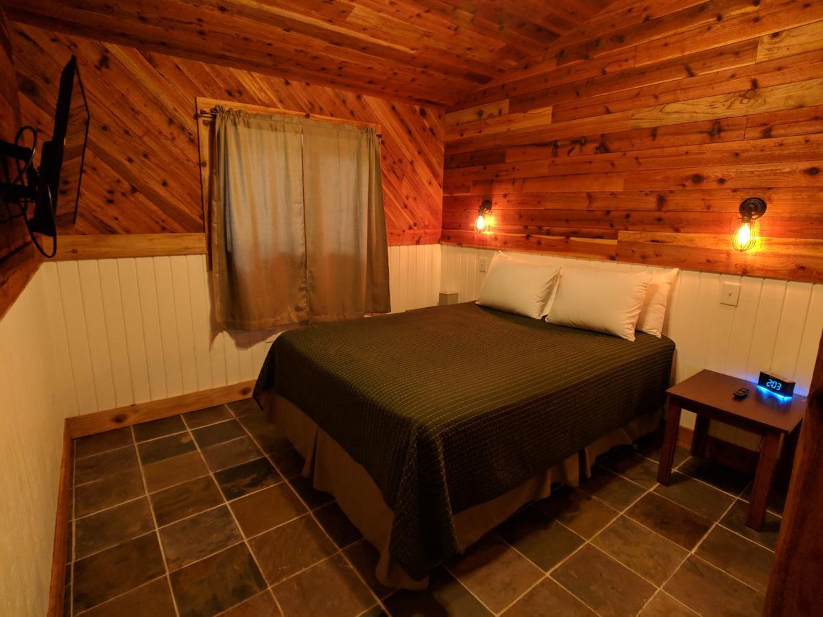 Emerald Forest Cabins Trinidad Eksteriør billede